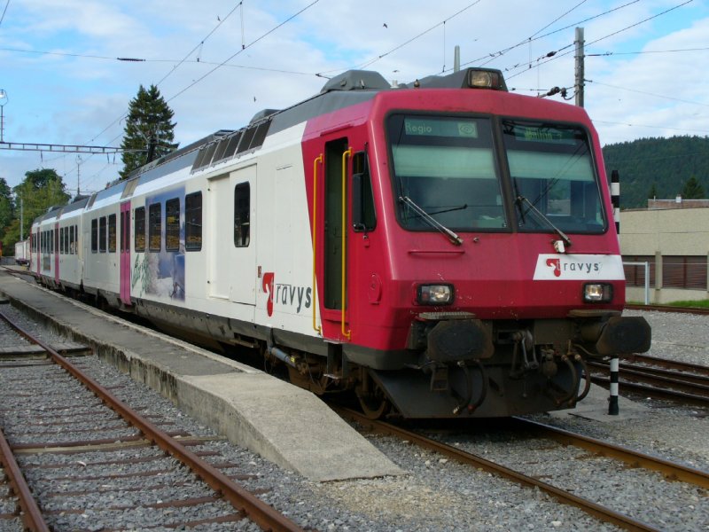 NPZ Triebwagen RBDe 4/4 568 385-5 mit Steuerwagen Bt 985 im Bahnhof von Le Brassus am 03.09.2006