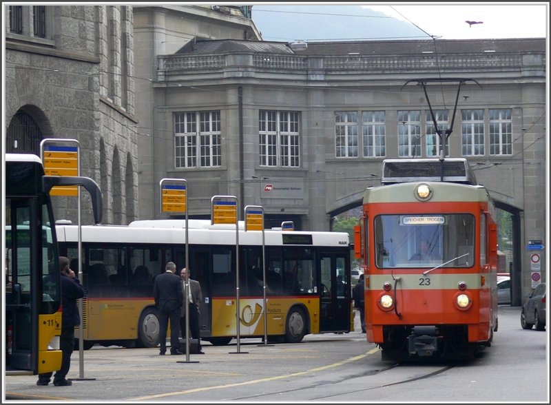Nr 23 hat soeben den Nebenbahnhof St.Gallen verlassen um Richtung Trogen zu fahren. (17.06.2008)