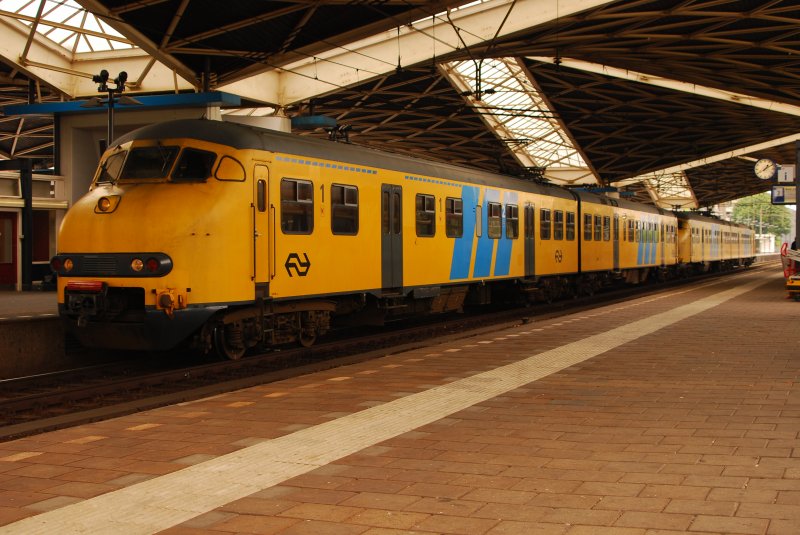 NS 946 und 917 am 15/05/09 im bahnhof Tilburg