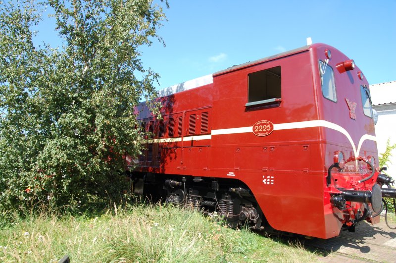 NS diesel 2225 opgesteld op het voormalig HIJSM terrein te Haarlem.