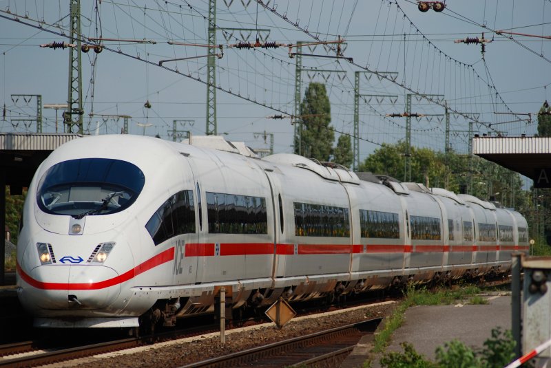 NS ICE 406 053 (4653) von Frankfurt nach Amsterdam defekt abgestelt im Bahnhof Emmerich am 11/08/09.