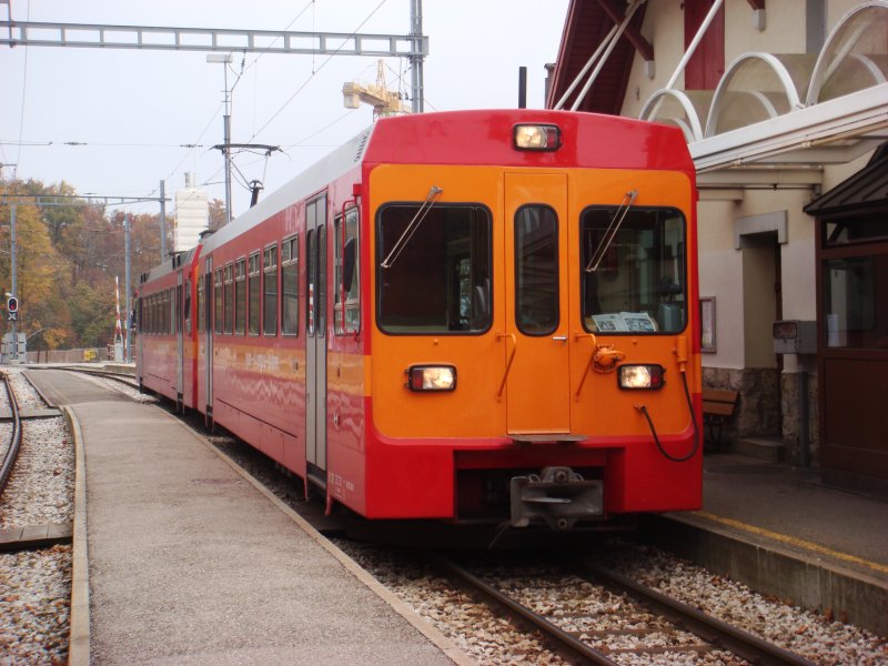 NSTCM-Pendel mit Be 4/4 201 beim Halt in St.Cergue am 25.10.2007