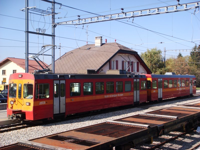 NSTCM-Pendel mit Be 4/4 201 in La Cure am 25.10.2007