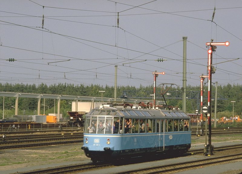 N�rnberg-Langwasser 1985.Nat�rlich durfte auch  Der gl�serne Zug  BR 491 001 an der Parade nicht fehlen.Leider wurde er 
bekanntlich 10 Jahre sp�ter,n�hmlich im Dezember 1995,bei einem Zusammenstoss in Garmisch Partenkirchen erheblich zerst�rt.(Archiv P.Walter)