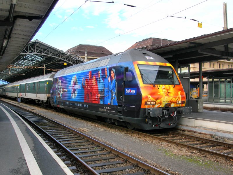 Nun doch noch was (sehr) Buntes: 460 074-8 Werbelok Space Dream am 5. Dezember 2007 in Lausanne.