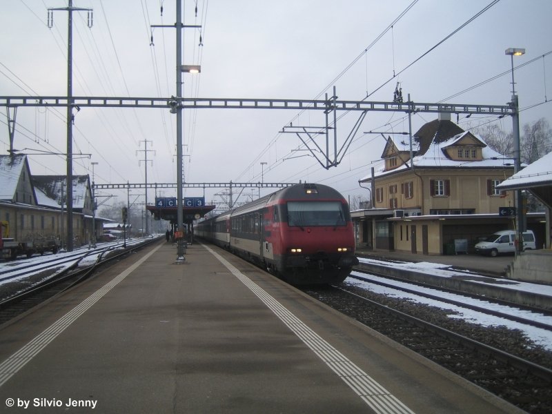 Nun haben die EW4-Pendel im Thurtal das Zepter bernommen. Die ICN wanderten an den Gotthard ab. Bt 50 85 28-94 958-4 am 14.12.08 in Oberwinterthur als IR nach Konstanz. Dank diesen IR Leistungen erreichen erstmals planmssig die Re 460 einen DB-Bahnhof...