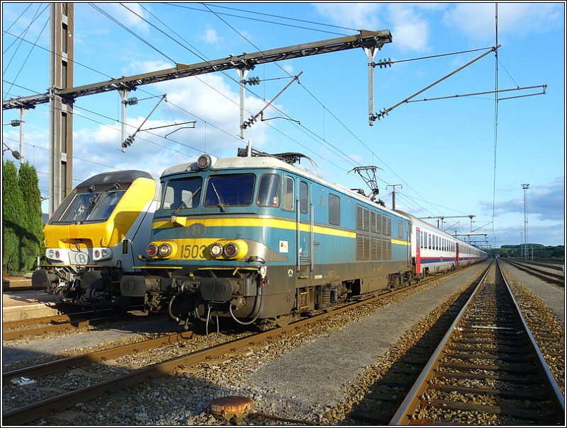 Nun stehen die Zge im Bahnhof von Gouvy fr die Einstze am nchsten Morgen bereit. 14.09.08 (Jeanny) Nous tenons  remercier le personnel SNCB de service ce soir en gare de Gouvy, ainsi que le mcanicien de leur gentillesse et leur indulgence envers les photographes. - Wir mchten uns beim SNCB Personal, das an diesem Abend in Gouvy Dienst hatte, und beim Lokfhrer bedanken fr ihre Freundlichkeit und ihre Geduld, welche sie den Fotografen entgegen brachten.