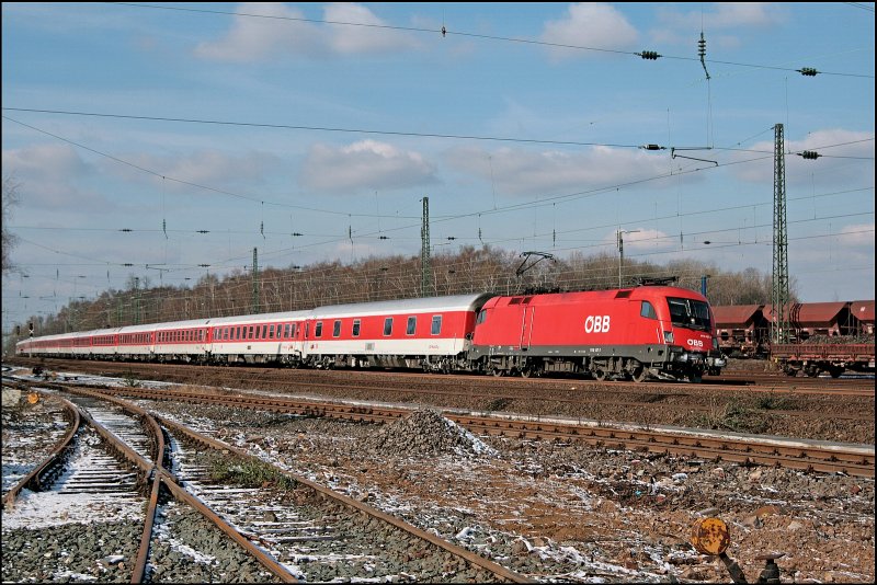 Nun war bestes Fotowetter und diesmal war kein EM-TAURUS als Zuglok eingeteilt;-((... Die Villacher 1116 157 rollt mit dem CityNightLine (CNL 13364), von Wrgl Hbf nach Dortmund Hbf, langsam Richtung Bochum Hbf. (23.03.2008)