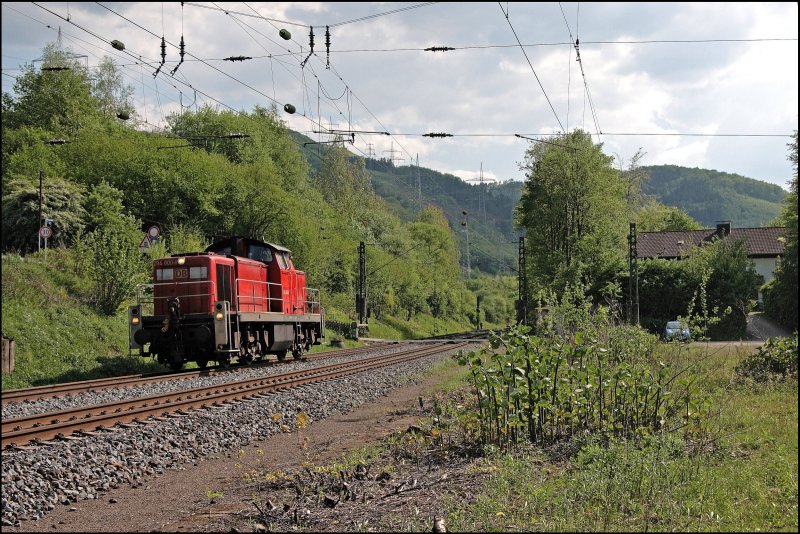 Nur 16 Minuten spter ist die 294 800 auf dem Rckweg von Hohenlimburg nach Finnentrop wo die Lok dann die Arbeit fr heute beendet hat. (06.05.2008)
