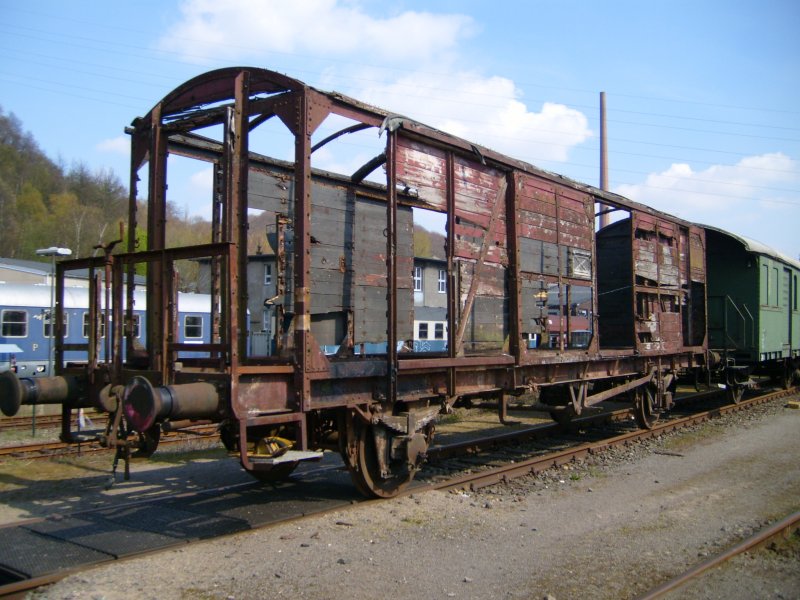Nur abgestellt oder ausgemustert leider unbekannt. Aufgenommen wurde dieser Gedeckte Gterwagen whrend der Jubilums-Museumstage vom 28. bis 30. April 2007 