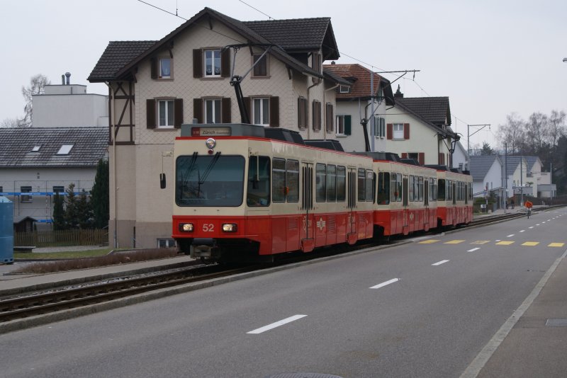 Nur etwa 100 Meter von meinem Zuhause entfernt entstand dieses Bild: Be 4/4 52, Be 4/4 51 und Be 4/4 53 am 28.3.09 zwischen Langwies und Egg.