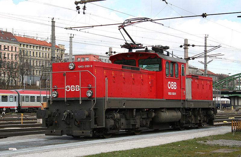 Nur gute vier Stunden spter, um 13.24 hatte strahlender Sonnenschein das Schneegestber vom vorigen Bild abgelst.
Es war zwar erst Mrz, das Wetter war scheinbar schon auf April gestellt.