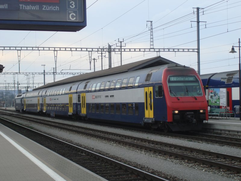 Nur in den Wintermonaten verkehrt die S 2 (Effretikon-Ziegelbrcke) weiter nach Unterterzen. Am 18.03.2007 machte eine solche S einen kurzen Halt in Pfffikon SZ