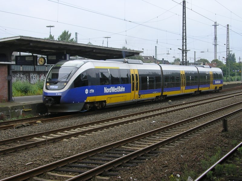 NWB VT0012 , Ruhr-Emscher-Bahn  als NWB33875 von Dorsten Bhf. ber Gelsenkirchen Hbf.nach Dortmund Hbf. im Bahnhof Herne.(26.08.2008) 