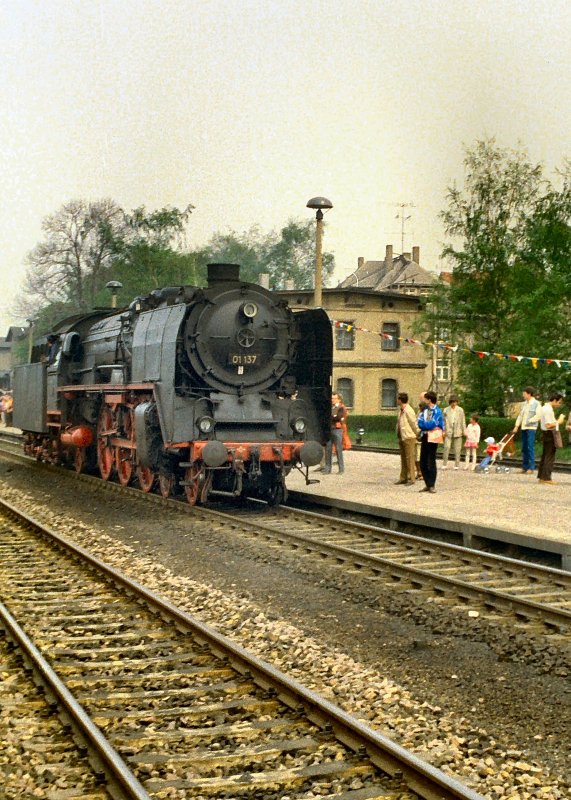 O1 137 in Nossen (Sachsen), Dampfloksternfahrt um 1988 (ORWO NC 19 in der damaligen Qualitt)