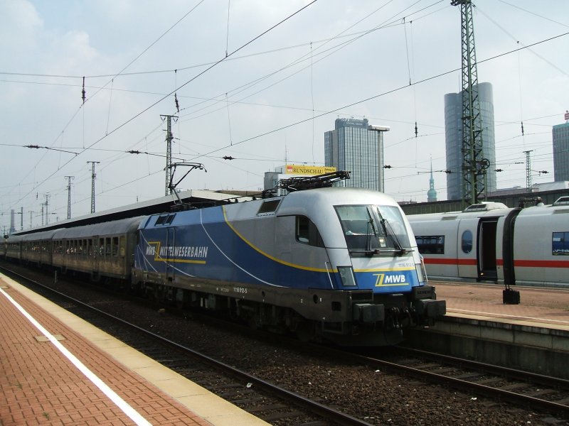 OBB Taurus 1116 209-5 der MittelWeserBahn (MWB) mit Sonderzug
im Dortmunder Hbf. auf dem Weg zur  Love Parade  nach Essen.(25.08.2007)