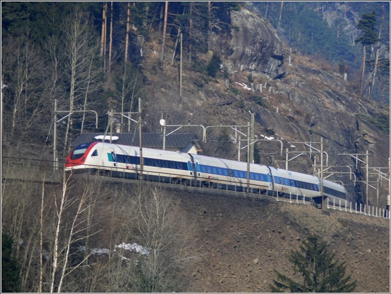 Oberhalb von Wassen legt sich dieser iCN in die Kurve. (10.01.2009)