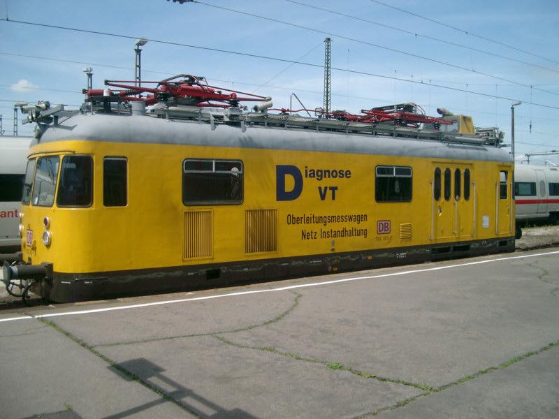 Oberleitungsmesswagen 702 163-7 der DB Netz Instandhaltung am 25.05.2005 im Leipziger Hauptbahnhof. Zu dieser Zeit ein hufiges Bild, denn im gesamten Knoten Leipzig/Halle fanden zahlreiche Oberleitungsmessfahrten statt.