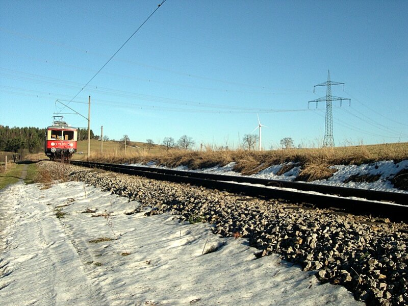 Oberweibacher Bergbahn 2005 - Der Winter 2005 prsentiert sich am 08.01.2005 bei Oberweibach-Deesbach in seiner ganzen Schnheit, als das Gespann aus 479 201 und 203 ein weiteres Mal von Lichtenhain an der Bergbahn nach Cursdorf fhrt.