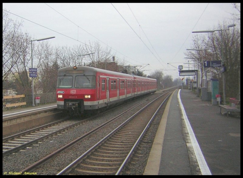Obwohl die S1 schon lange komplett auf die Baureihe 423 umgestellt wurde, kann es ab und an noch zu Einstzen der Baureihe 420 auf dieser Linie kommen. Am 30.12.2006 begegnete mir 420 822 bei der Einfahrt in die Station Frankfurt am Main-Nied mit Fahrtrichtung Wiesbaden. 