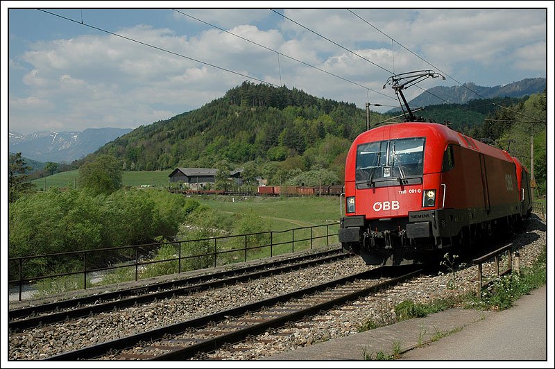 Ochsendoppler mit einem Gterzug am 27.4.2007 kurz vor Gloggnitz, angefhrt von 1116 091.