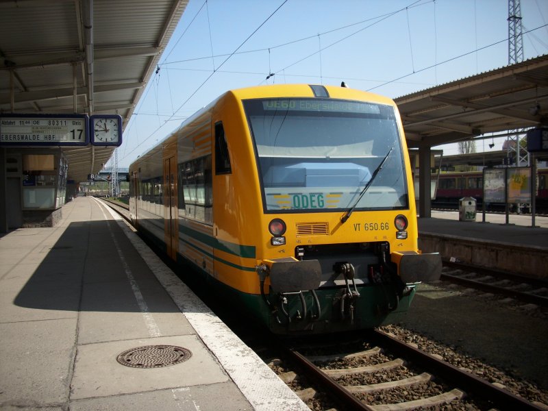 ODEG VT 650.66 verlt am 12.April 2009 den Bahnhof Berlin Lichtenberg nach Eberswalde.