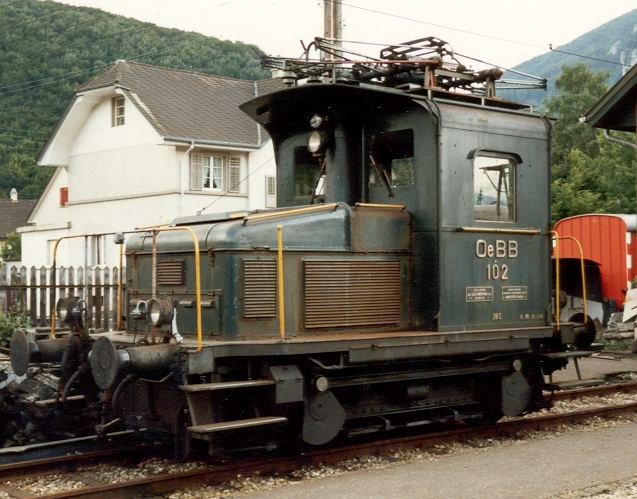 OeBB = Oensingen Balsthal Bahn Te 2/2  102 im Bahnhofsareal von Balsthal im Juli 1985