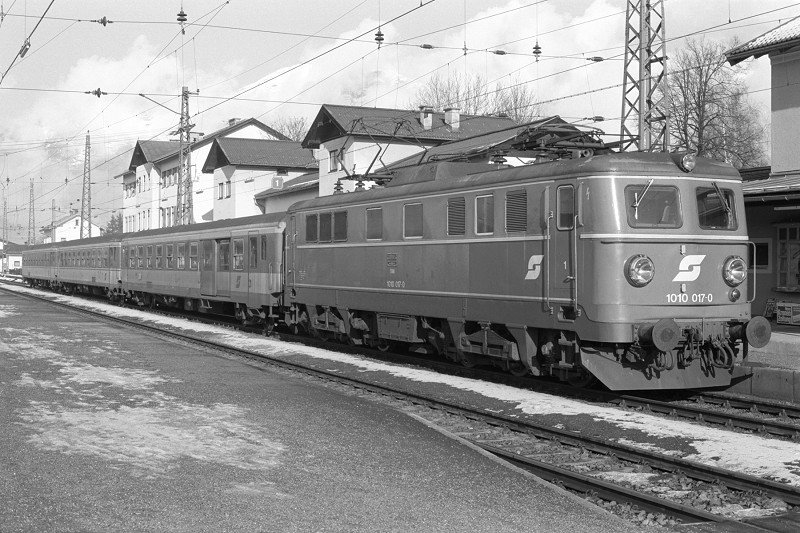 BB 1010 017-0 mit 5015, Saalfelden, 05.01.1991