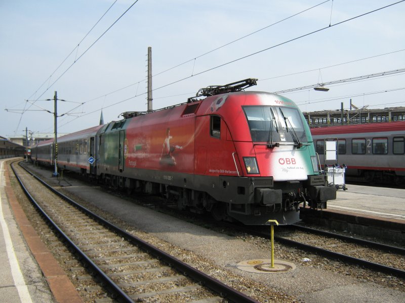 BB 1016 025-7  Portugal  am OEC 566  Stadt Innsbruck  nach Bregenz. Aufgenommen im Bahnhof Wien West am 05.04.2009.