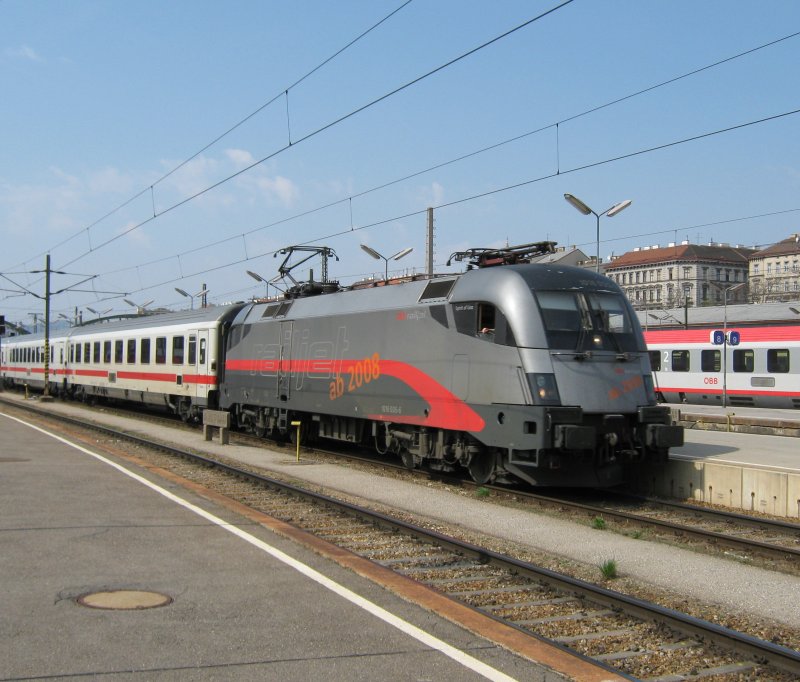 BB 1016 035-6  Spirit of Linz  schiebt den leeren IC Wagenpark in die Traktion Wien West. 05.04.2009.