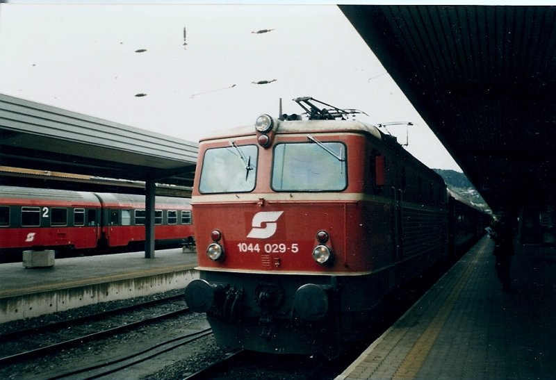 �BB 1044 029 im Mai 1998 in Innsbruck Hbf.