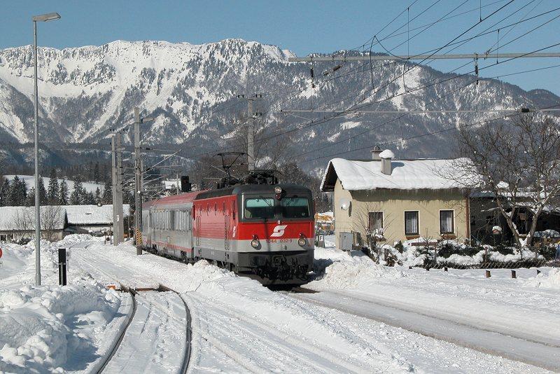 BB 1044 032-5 mit E3414, Steeg-Gosau, 07.02.2005 [Salzkammergutbahn] 