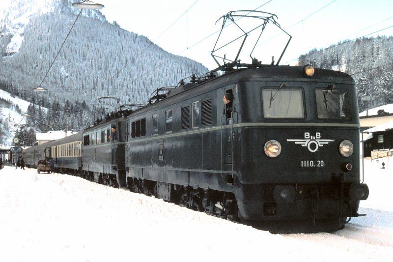 BB 1110.20 + 1110.11 mit Ex 419  Vorarlberg-Express , St. Anton a. A., 01.01.1978