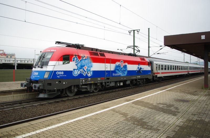 �BB 1116 108-0  Kroatien  mit dem IC 2083  K�nigsee  bei der Ausfahrt aus G�ttingen. 15.05.2009.