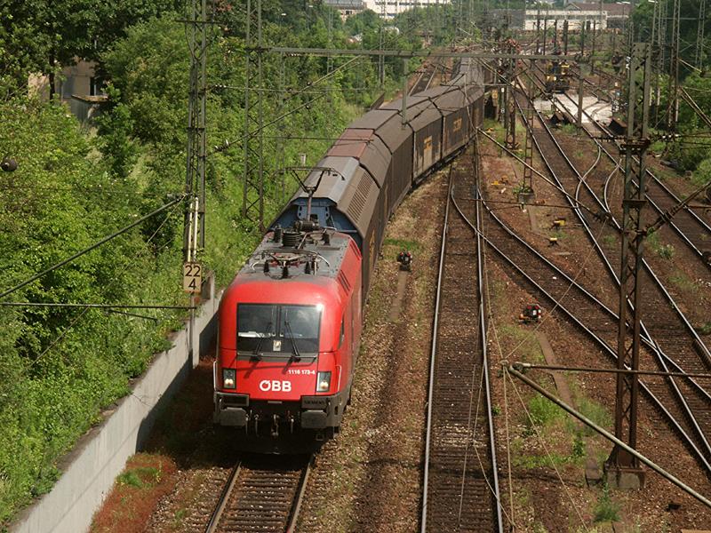 BB 1116 173-4 mit 47834 Salzburg - Sindelfingen bei der Ausfahrt aus Bietigheim. Dieser Zug wurde am 02.06.2005 wegen Bauarbeiten bei Geislingen, ber Wrzburg umgeleitet und konnte so in Bietigheim abgelichtet werden.