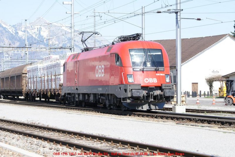 BB 1116 196-5 verlsst mit Gz 45725 nach Hall in Tirol den Grenzbahnhof Buchs SG
07.04.09