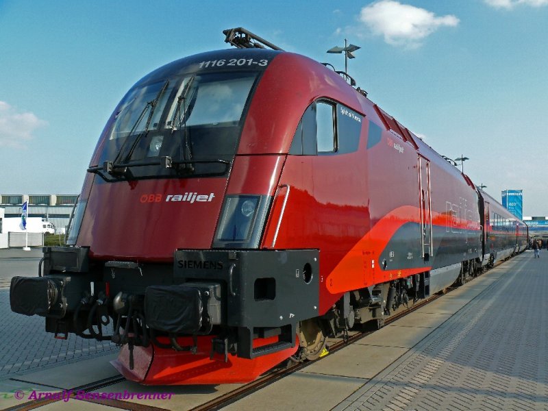 �BB 1116 201  Spirit of Vienna  mit der �BB-Railjet-Zugkomposition in der Railjet-Lackierung.
28.09.2008 INNOTRANS Berlin
