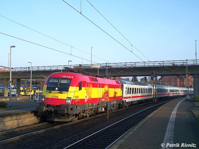 BB 1116 232 EM-Lok Spanien am 12.04.2008 mit dem IC 2083 in Hamburg-Harburg auf dem Weg nach Berchtesgaden Hbf.

Gru
Patrik