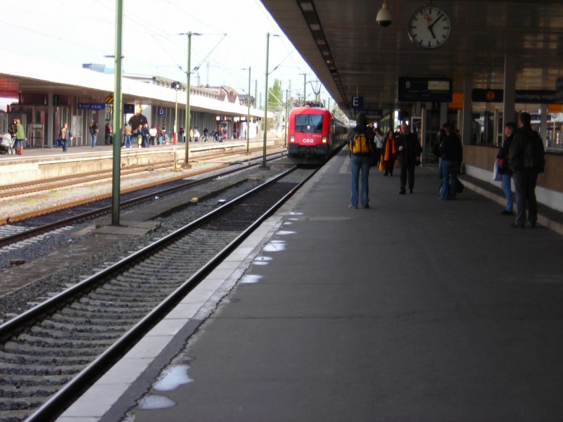 BB 1116 bei der Einfahrt mit einem IC nach Hamburg in den Hannverschen HBF (2.5.08)