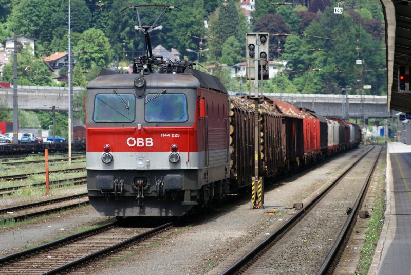 BB 1144 223 wartet am 11.05.2009 in Kufstein auf die Ausfahrerlaubnis.