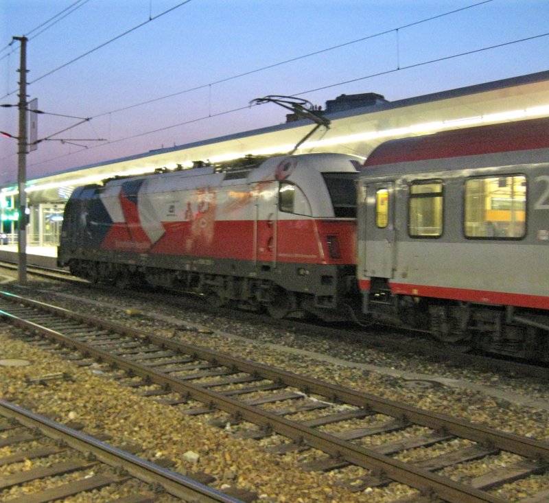 BB 1216 226  Tschechien  mit EC Richtung Graz. Aufgenommen am Abend des 07.04.2009 im Bahnhof Wien Meidling.