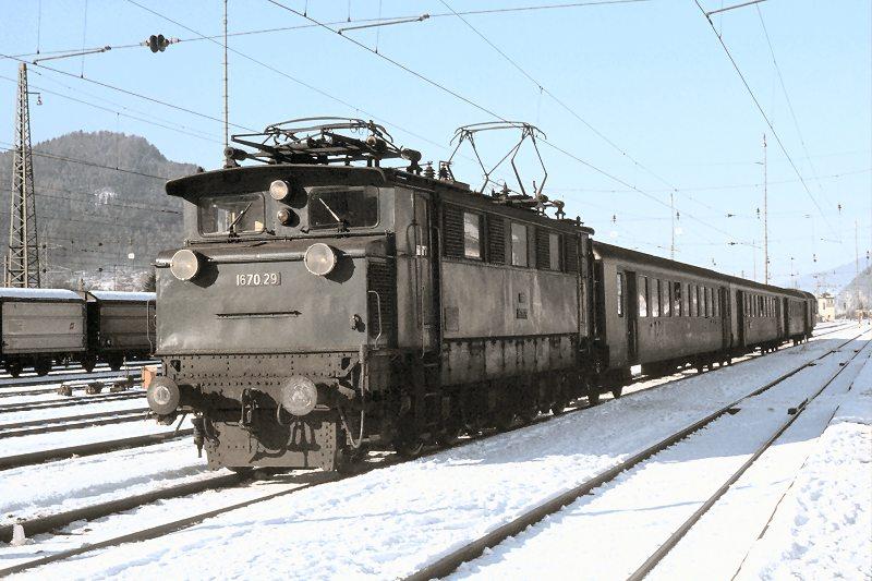 BB 1670.29 mit P 5513, Bludenz, 01.01.1978 [Damals Alltagsbetrieb im noch nicht mit Mittelbahnsteigen ausgestatteten Bahnhof Bludenz]