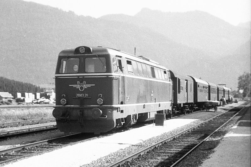 BB 2043.21 mit Personenzug, Hermagor, 19.07.1970  [Strecke Villach - Arnoldstein - Ktschach-Mauthen, aufgenommen mit einer Agfa-Rapid-Kamera]