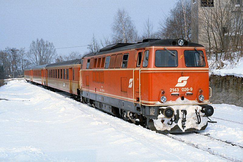 BB 2143 026-9 mit E 752 (nach Wien), Oberschtzen, 15.02.1986