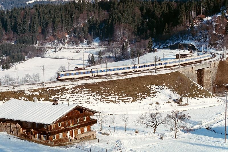 BB 4010 mit Ex 110  Ennstal  zwischen Windau und Hopfgarten, 05.01.1989