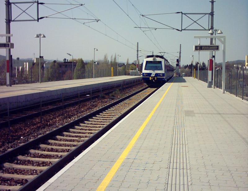 BB 4020 in der Haltestelle Wien Brnner Strae
fhrt als S3 Richtung Wien Meidling
21.04.2003
