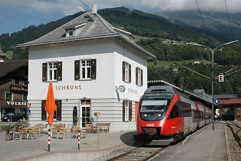 BB 4024 035-0 mit REX 5578 (durchlaufender Regionalexpress ber die Montafonerbahn nach Bludenz und weiter ber Bregenz nach Lindau Hbf.), Schruns, 27.07.2007