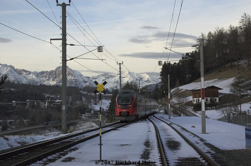 BB 4024 077 verlt am 6.1.2007 Reith (Tirol) Richtung Scharnitz.