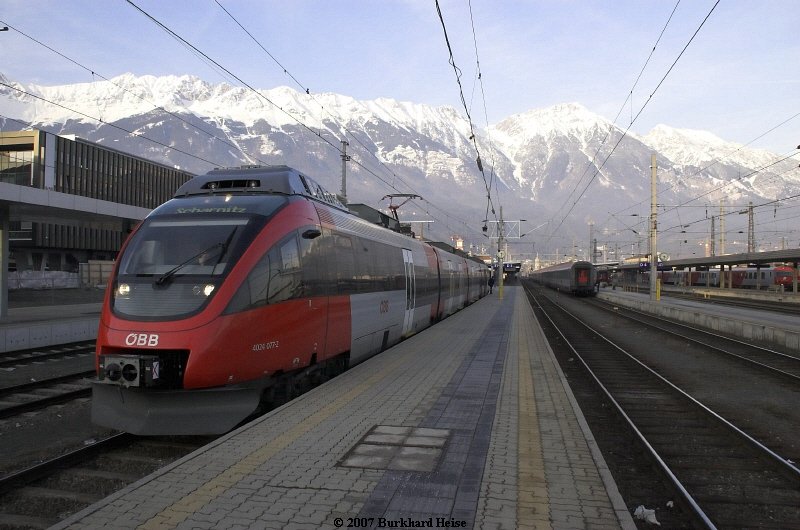 BB 4024 077 wartet am 6.1.2007 in Innsbruck Hbf auf Abfahrt Richtung Scharnitz.