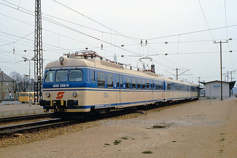 BB 4030 239-0 mit 7016 (S 50), Wien Htteldorf, 04.04.1988